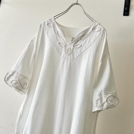 Vintage Embroidery Design V-neck Cotton Pullover