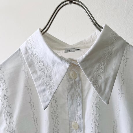 Euro Vintage Embroidery Design Bell Sleeve Blouse