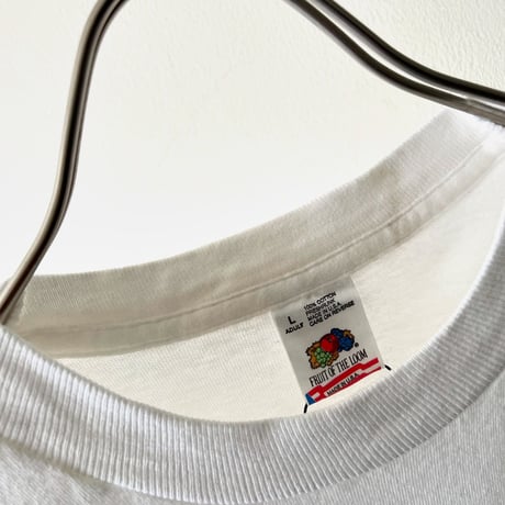 90's Fruits of the loom Print Tee (made in USA)