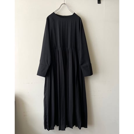 Black Color Pleats Long Dress