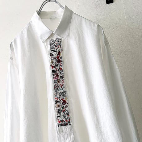 90's Euro Benetton Embroidery Animal & Botanical Design Shirt (made in Italy)
