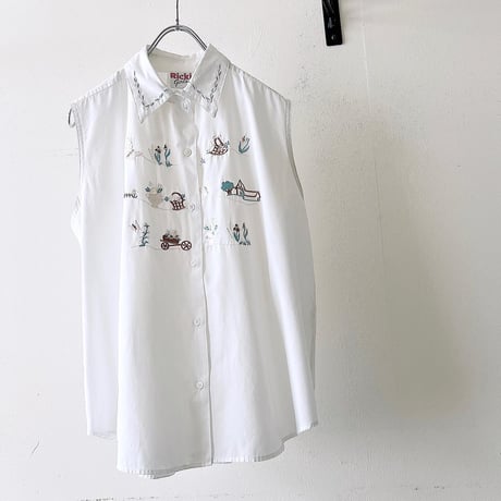 Euro Vintage Embroidery Design No Sleeve Blouse