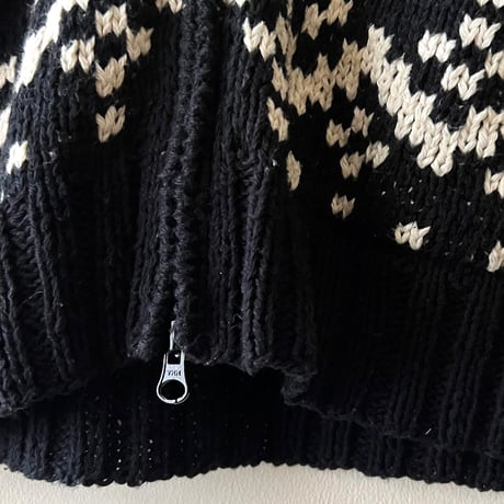 Elephant Pattern Zip-up Knit Vest