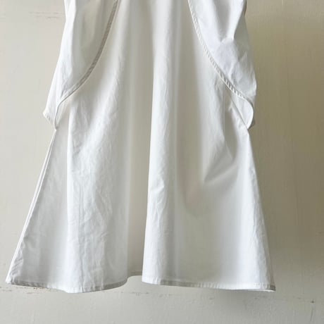 Tuck Design No Sleeve Blouse