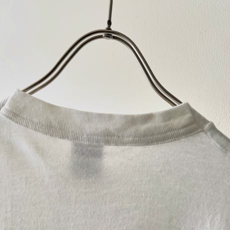 90's Fruits of the loom Print Tee (made in USA)