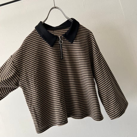 Dot Pattern Half Zip Short Knit