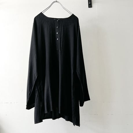 Vintage Embroidery Design Henley Neck Pullover(deadstock)