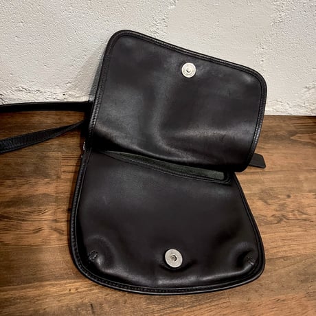 00's (2000) Old Coach Flap Shoulder Bag (made in USA)