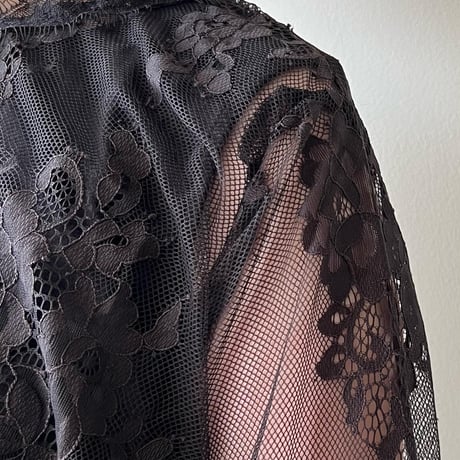 "See-through" Flower Pattern Lace Blouse