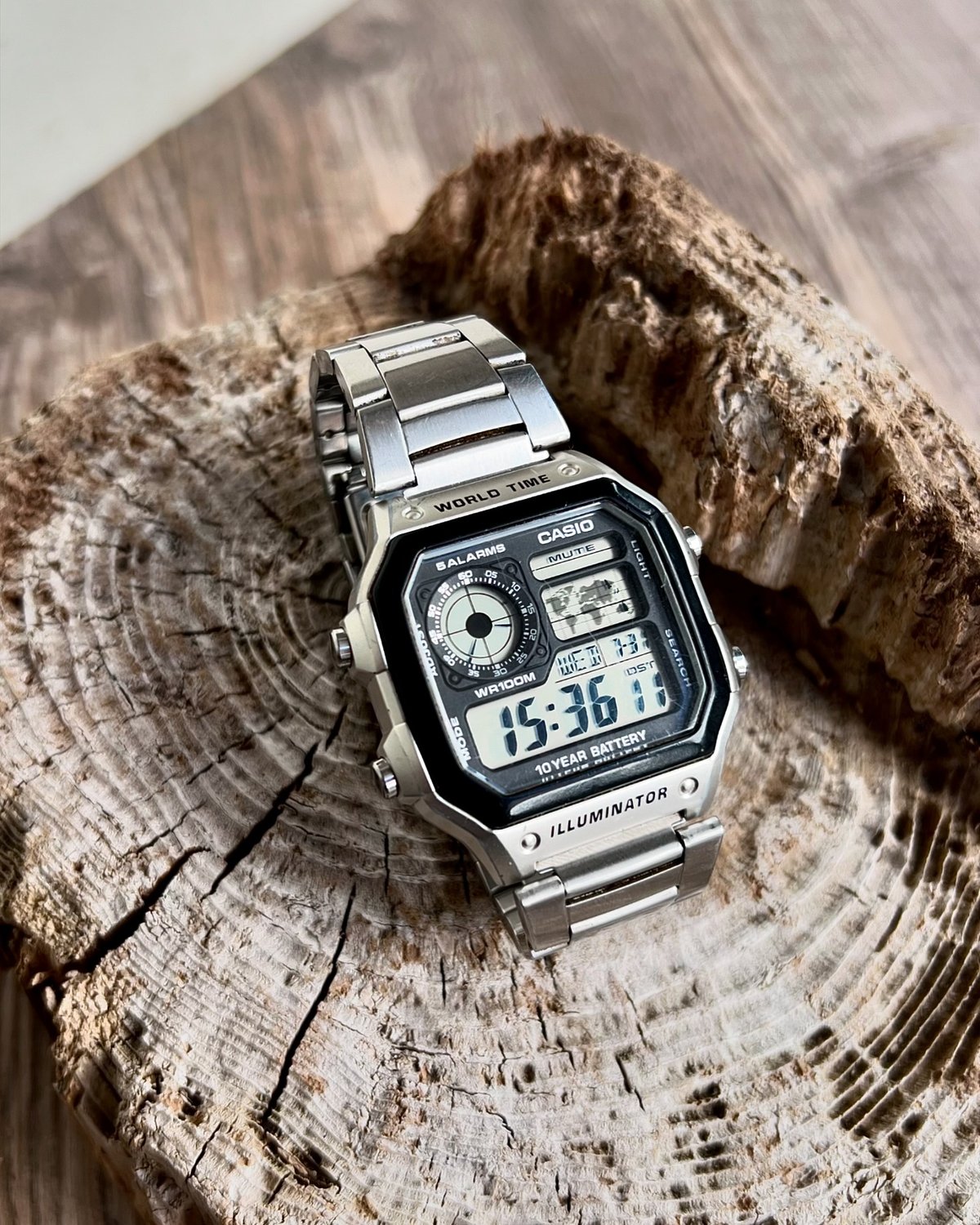 ＣASIO　ワールドタイム デジタル　レトロデザイン　シルバー/ブラック カシオ デジタル腕時計 （新品）海外モデル レトロデザイン