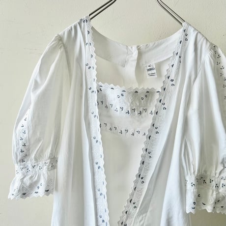 Euro Vintage Lace Design Back Button Blouse