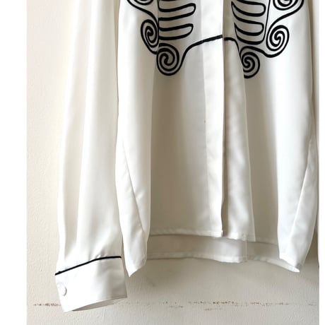 US Vintage " Guru Guru " Embroidery Design Blouse