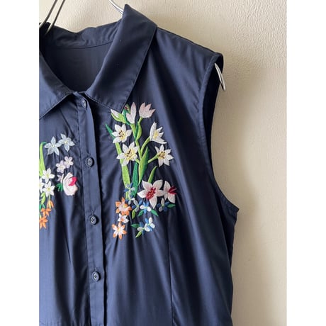 Embroidery Flower Design No Sleeve Long Dress
