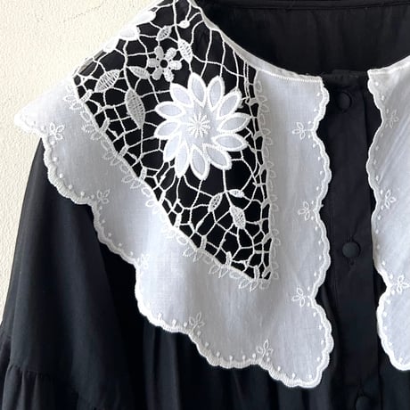 Lace Collar Gather Design Short Blouse