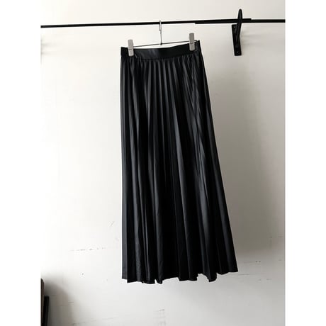 Black Color Fake Leather Long Pleats Skirt