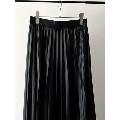 Black Color Fake Leather Long Pleats Skirt