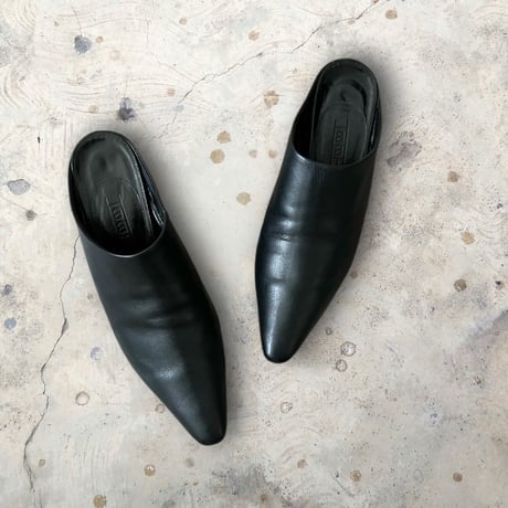 HaaT ISSEY MIYAKE Pointed Toe Leather Mule