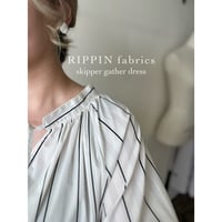 【即納品】スキッパーギャザードレス/白×チャコール