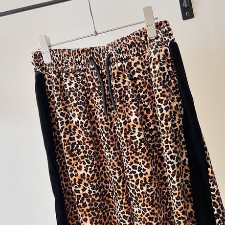 Leopard Pattern Side Line Velours Short Pants