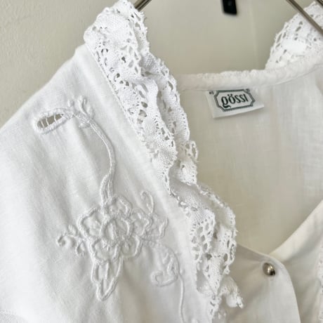Euro Vintage Lace Design Blouse