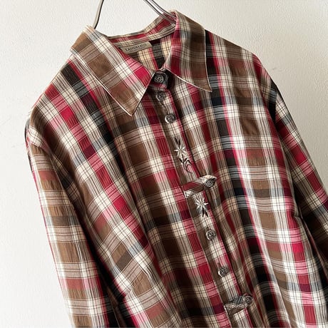 Euro Vintage Embroidery Designシャツ