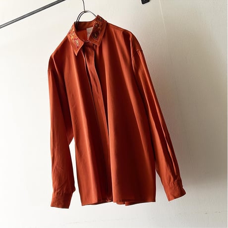 Euro Vintage Embroidery Designシャツ