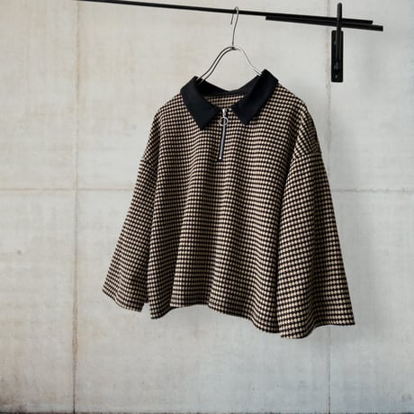 Dot Pattern Half Zip Short Knit