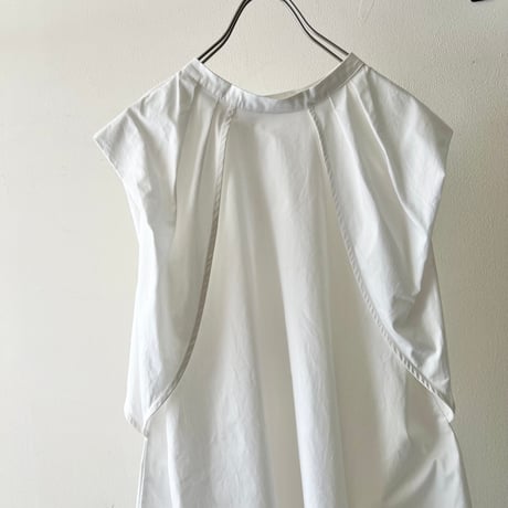 Tuck Design No Sleeve Blouse