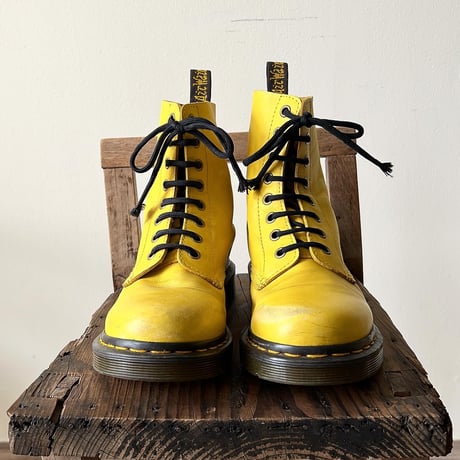 Dr.Marten's 1640 Lemon Yellow 8eyes Boots