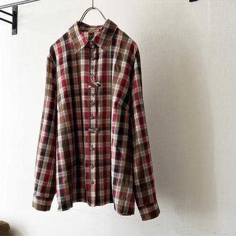 Euro Vintage Embroidery Designシャツ