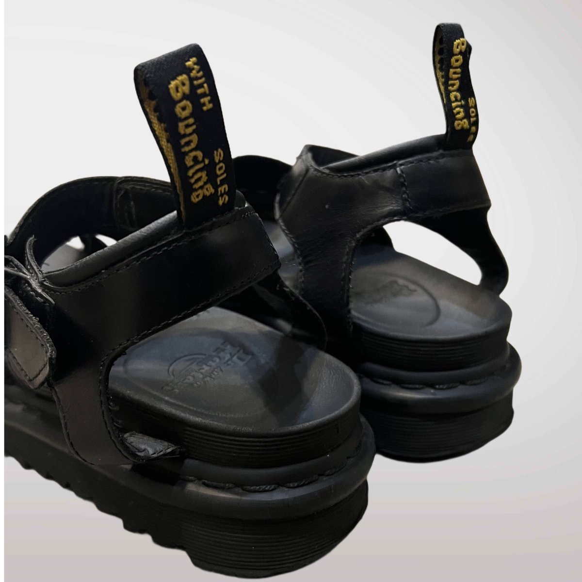 稀少・極美品　ドクターマーチン　KAMILAH　ベルクロベルトレザーサンダル　黒 Amazon | Dr. Martens [ドクターマーチン] 30717001 VOSS II