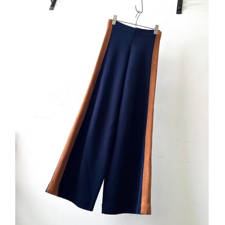 Juemi Fake Suede Line Knit Flare Pants