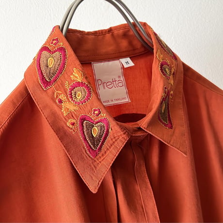 Euro Vintage Embroidery Designシャツ