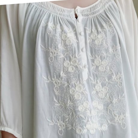 Embroidery Design Half Sleeve ブラウス
