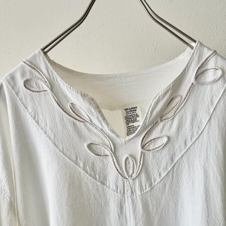 Vintage Embroidery Design V-neck Cotton Pullover