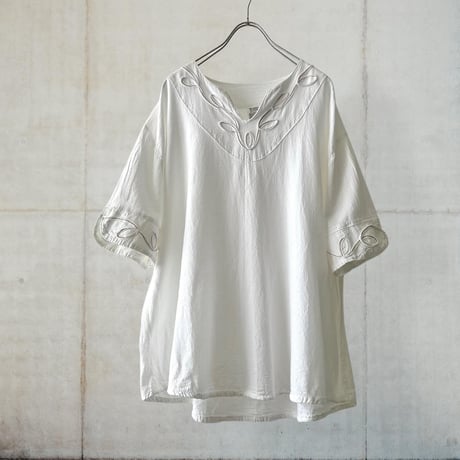 Vintage Embroidery Design V-neck Cotton Pullover