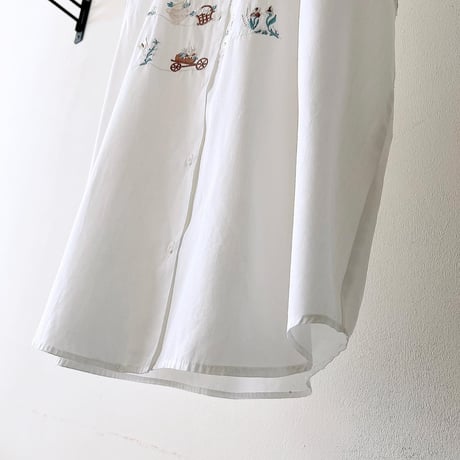 Euro Vintage Embroidery Design No Sleeve Blouse