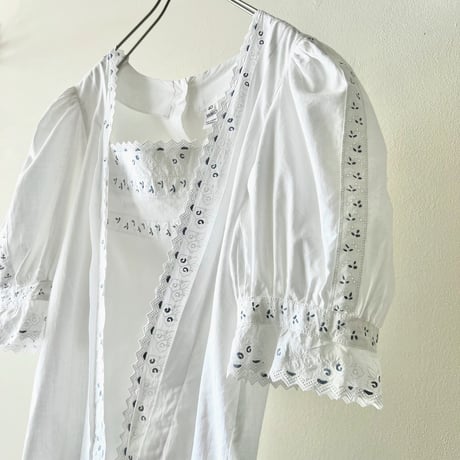 Euro Vintage Lace Design Back Button Blouse