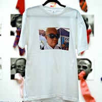 Unisex T-Shirt / W02（PRADAのメガネをつけた女性サプール・ ボディカラー＝白、黒）