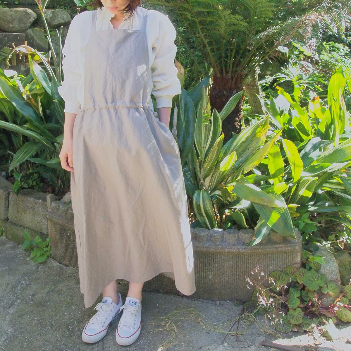 2WAYエプロンドレス ＜21108-DR ＞ | white shirt, scale &