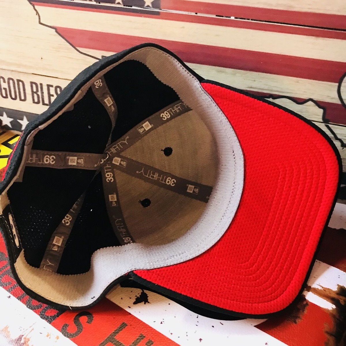 【USA直輸入】DC レッドフード　ロゴ　キャップ 39Thirty Fitted　ニューエラ　NEWERA　ベースボールキャップ　帽子　 DCコミックス　ロビン　バットマン