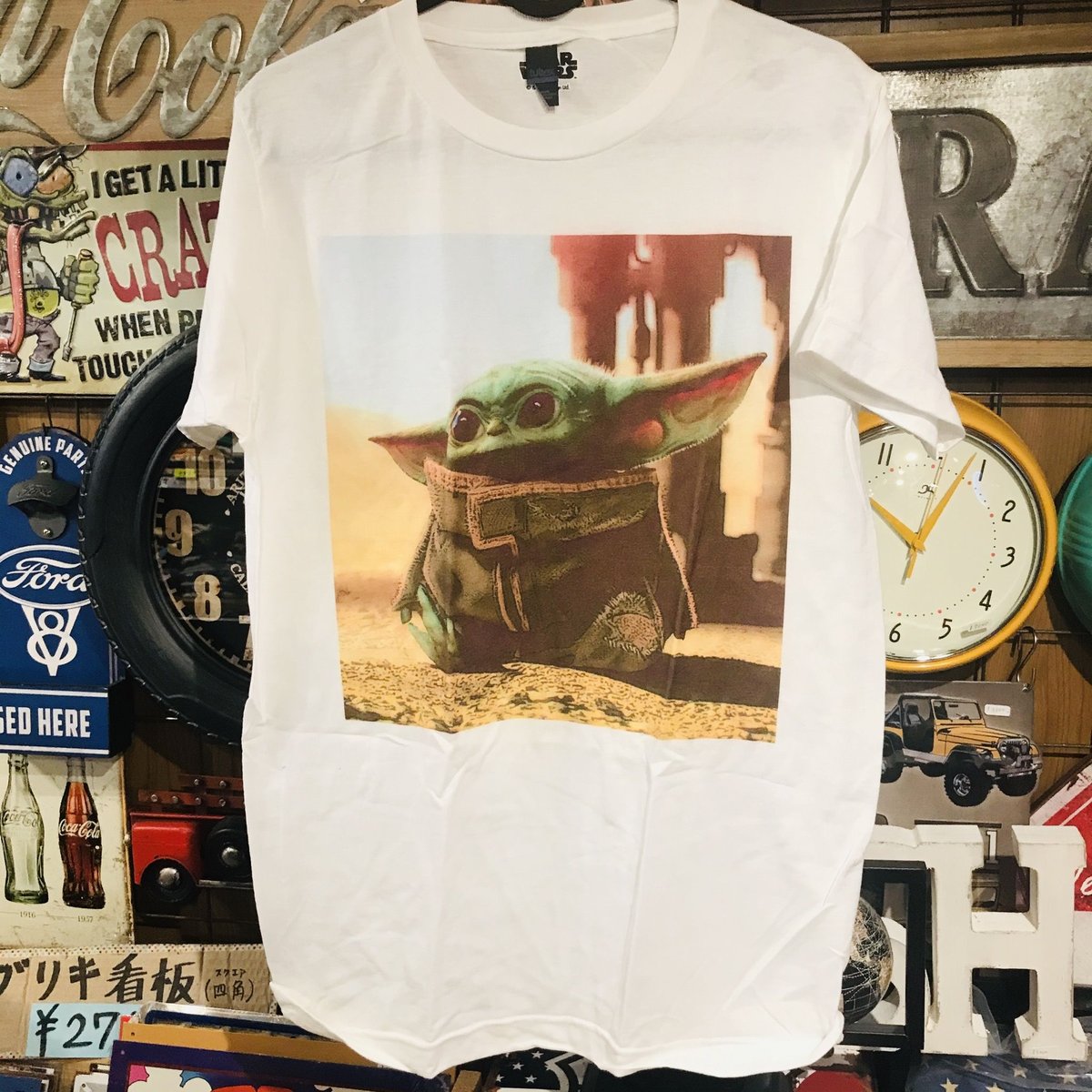 【USA直輸入】STARWARS　マンダロリアン　ザ・チャイルド　The Child 　白色　文字無し　Ｔシャツ　スターウォーズ ベイビーヨーダ　 ヨーダ　ディズニー デラックス　ドラマ