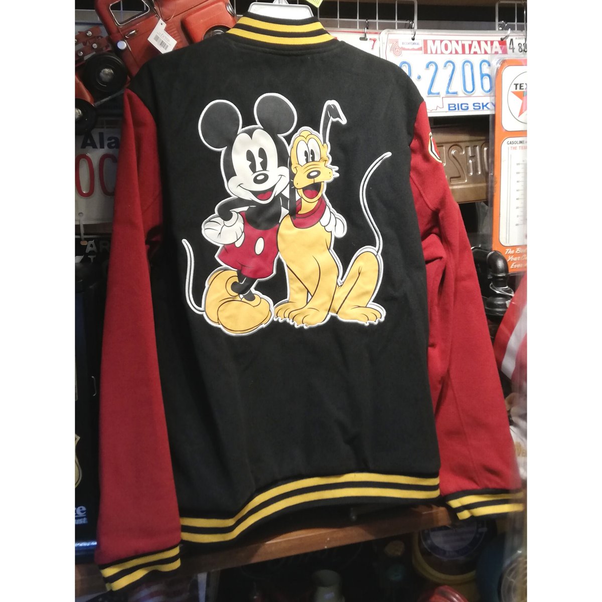 USA直輸入】DISNEY ミッキーマウス ＆ プルート 赤袖 バーシティ