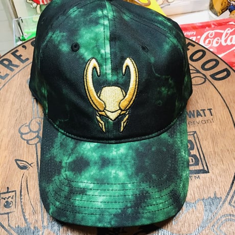 【USA直輸入】MARVEL ロキ　タイダイ　キャップ　　ダッド キャップ　帽子　ハット　アジャスター付き　マーベル　LOKI 　マイティ　ソー
