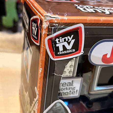 【USA直輸入】　Tiny TV Classics　ジョーズ Jaws　小型 テレビ　タイニーTV　フルカラー　音声あり　リモコン操作
