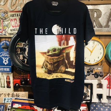 【USA直輸入】STARWARS　マンダロリアン　ザ・チャイルド　The Child 　紺色　Ｔシャツ　スターウォーズ  ベイビーヨーダ　ヨーダ　ディズニー デラックス　ドラマ