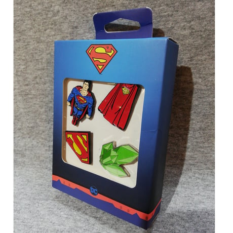 【USA直輸入】DC　スーパーマン　全身 ＆ マント ＆ クリプトナイト ＆ ロゴ 　エナメル　ラペル ピン　4個セット　ピンズ　DCコミックス　ピンバッジ　Superman