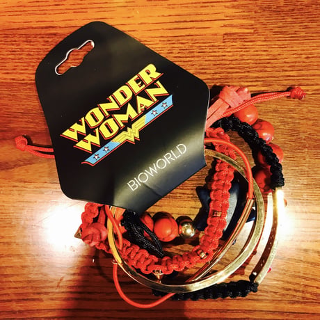 【USA直輸入】DCコミックス　ワンダーウーマン　ブレスレット　SET　レッド　WONDER 　WOMAN