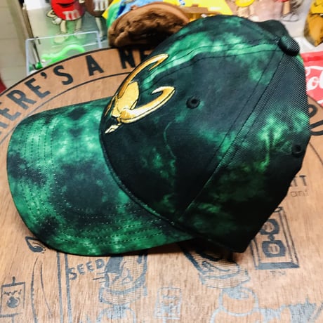 【USA直輸入】MARVEL ロキ　タイダイ　キャップ　　ダッド キャップ　帽子　ハット　アジャスター付き　マーベル　LOKI 　マイティ　ソー