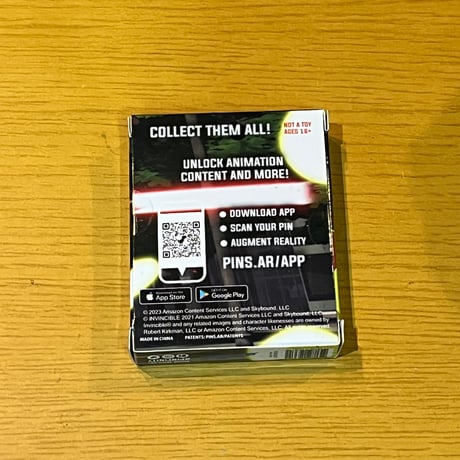 【USA直輸入】　INBINCIBLE インビンシブル　無敵のヒーロー　 レックス　ピンズ　ピン 　PIN　ピンバッヂ　バッジ　アマプラ